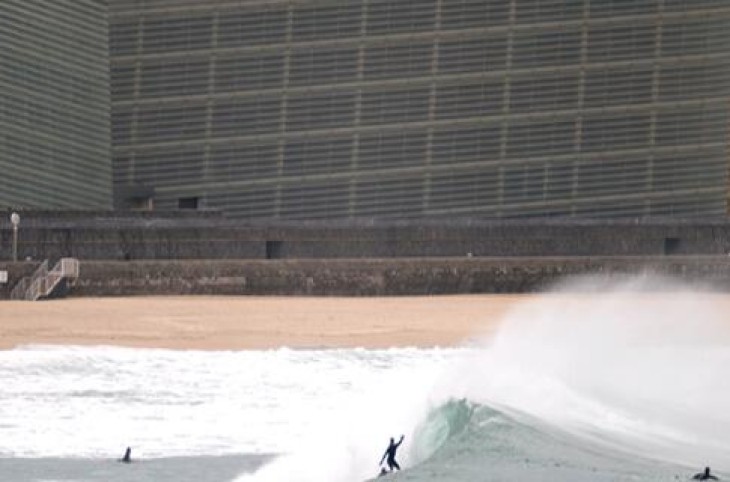Anulado el reparto de la playa donostiarra de Zurriola para escuelas de surf