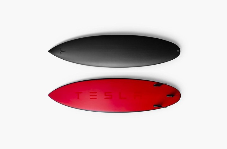 Tesla continúa su política eco-friendly adentrándose en el mundo del surf