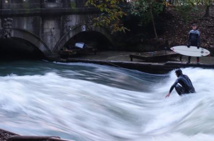 En busca de la ola perfecta... en Munich