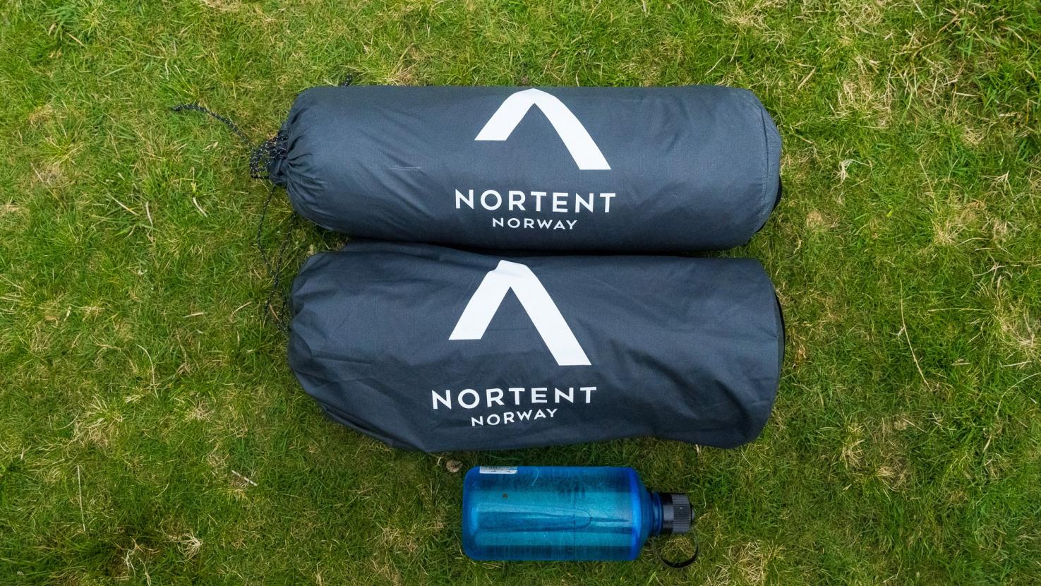 The Vern 2’s (middle) pack size in comparison with the Vern 1 (top), featuring a 1-litre Nalgene bottle for reference. 